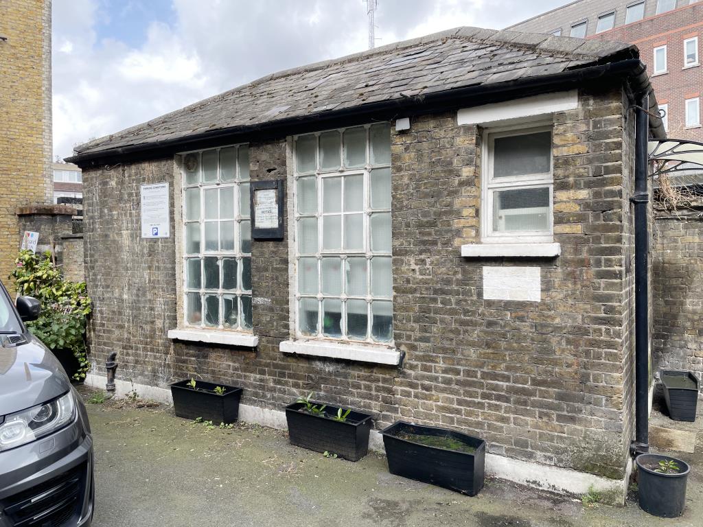 Lot: 101 - DETACHED STUDIO BUILDING IN PRIME LONDON LOCATION - External image of detached building